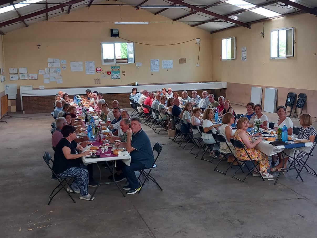 Tras la celebración de la Santa Misa tuvo lugar el almuerzo.