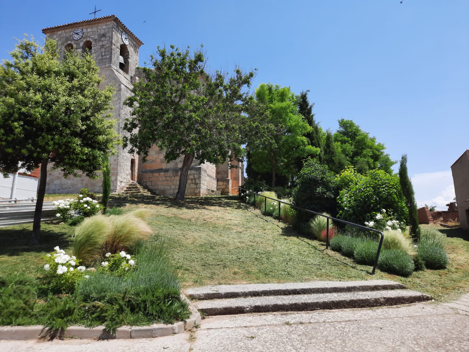 Subida a la Iglesia, en honor a Santa Eulalia de Mérida, Patrona de la localidad.